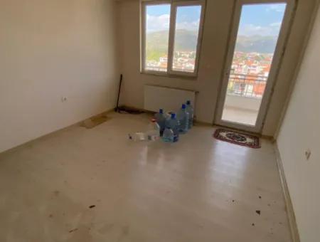 Zu Verkaufen Im Zentrum Von Ortaca 3 1 165M2 Wohnung Mit Heizung.